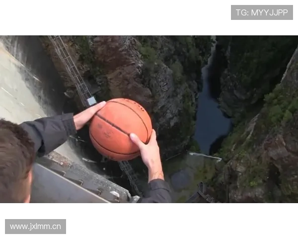 NBA与FIBA比赛中的干扰球判罚究竟有何区别？